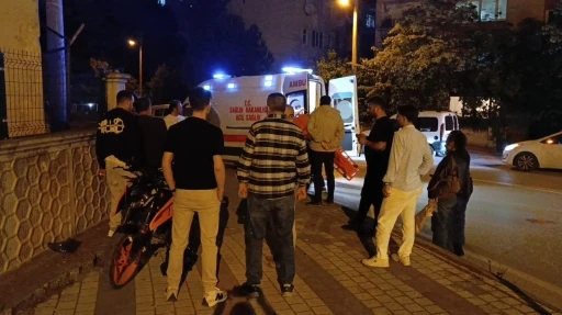 Kontrolden &ccedil;ıkan motosiklet duvara &ccedil;arptı: 1 yaralı
