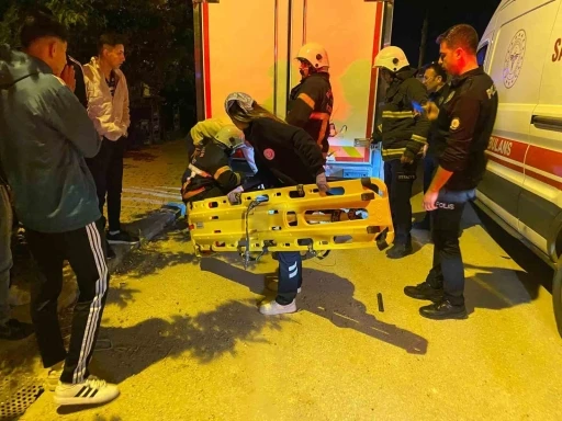 Kontrolden &ccedil;ıkan motosiklet, park halindeki kamyonun altına girdi: 1 &ouml;l&uuml;

