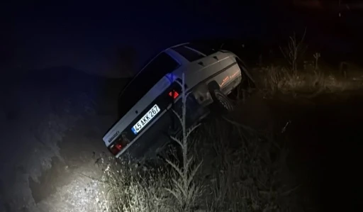 Kontrolden &ccedil;ıkan otomobil araziye savruldu
