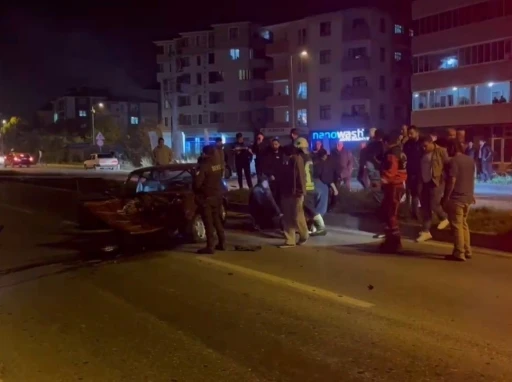 Kontrolden çıkan otomobil elektrik direğine çarptı: 1 yaralı
