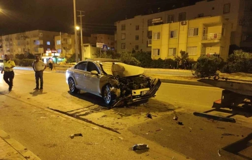 Kontrolden çıkan otomobil, kamyonete çarptı: 2 yaralı
