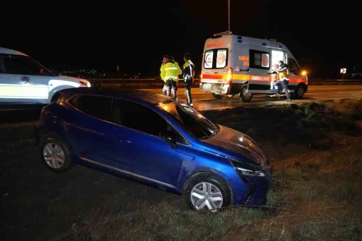 Kontrolden &ccedil;ıkan otomobil şarampole devrildi, s&uuml;r&uuml;c&uuml; kayıplara karıştı
