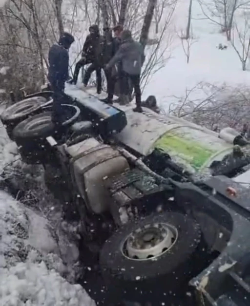 Kontrolden &ccedil;ıkan vidanj&ouml;r şarampole devrildi
