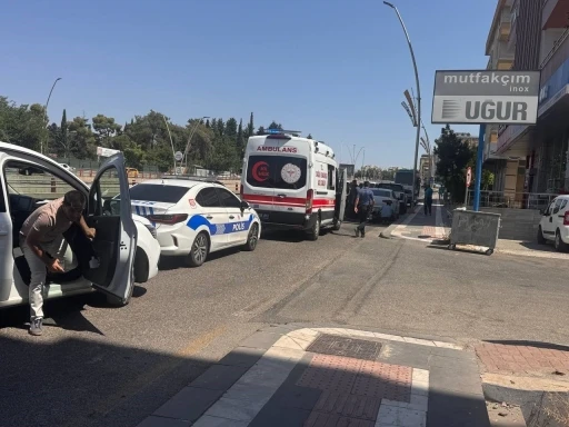 Kontrolden &ccedil;ıkarak devrilen motosikletin s&uuml;r&uuml;c&uuml;s&uuml; yaralandı
