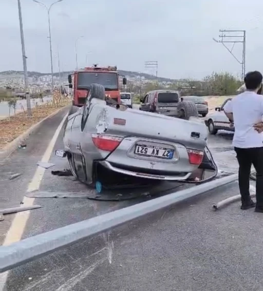 Kontrolden çıkarak savrulan otomobil ters döndü: 2 yaralı

