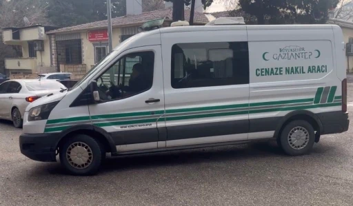 Kontrolden &ccedil;ıkarak takla atan aracın gen&ccedil; s&uuml;r&uuml;c&uuml;s&uuml; hayatını kaybetti

