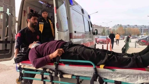 Kontrolden yükünü boşaltan kamyon devrildi : 1 yaralı
