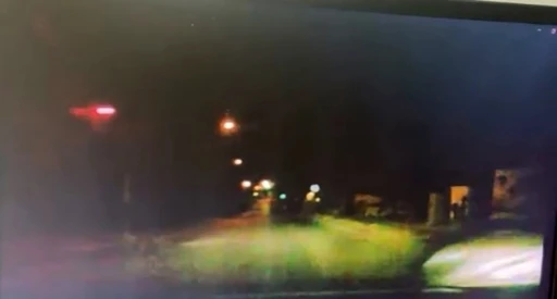 Kontrols&uuml;z yola &ccedil;ıkan ara&ccedil; kazaya sebep oldu: O anlar kamerada
