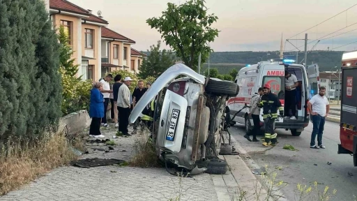 Kontrol&uuml;nden &ccedil;ıkan aracın gen&ccedil; s&uuml;r&uuml;c&uuml;s&uuml; yaralandı
