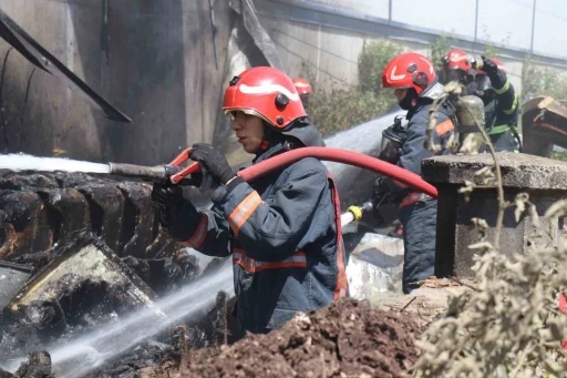 Kontrplak fabrikasında korkutan yangın
