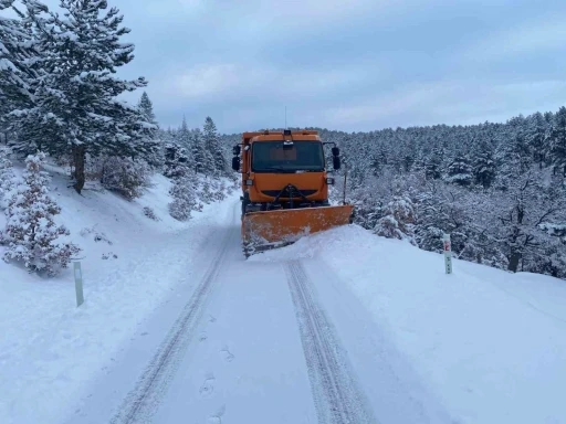 Konya B&uuml;y&uuml;kşehir 31 il&ccedil;ede 790 ara&ccedil;la kar mesaisinde
