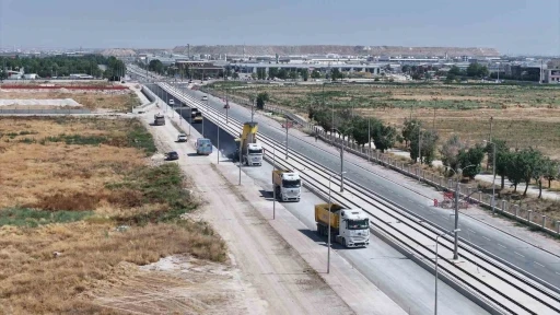 Konya B&uuml;y&uuml;kşehir, &rsquo;Şehir Hastanesi-Yeni Sanayi Sitesi&rsquo; tramvay hattı g&uuml;zergahındaki b&ouml;lgelerin yol altyapısını g&uuml;&ccedil;lendiriyor
