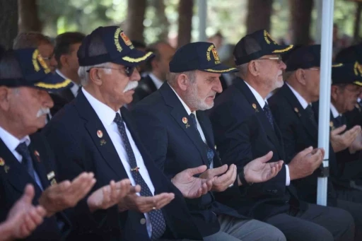 Konya&rsquo;da 15 Temmuz etkinliklerinde Şehitlik ziyaret edildi
