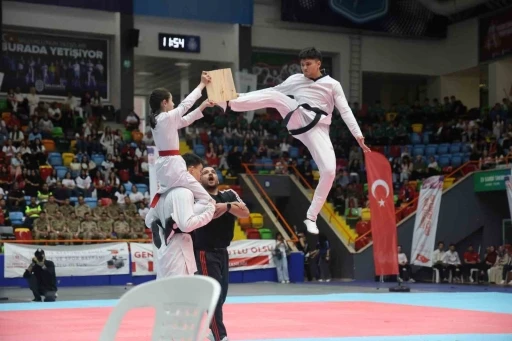 Konya&rsquo;da 19 Mayıs Atat&uuml;rk&rsquo;&uuml; Anma Gen&ccedil;lik ve Spor Bayramı kutlandı
