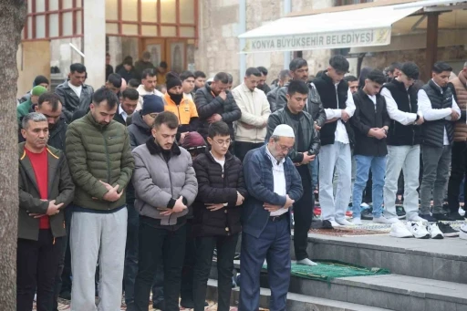 Konya&rsquo;da Bayram Namazında camiler doldu
