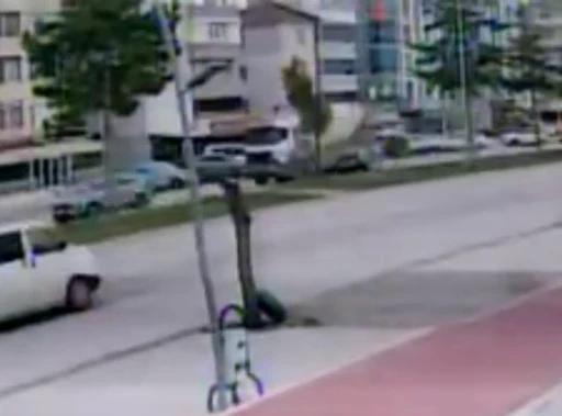 Konya’da beton mikseri ile otomobilin çarpışma anı güvenlik kamerasında
