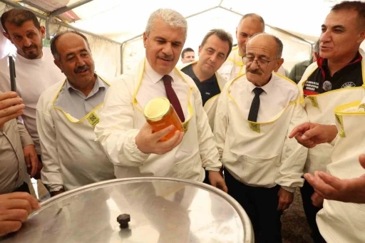 Konya&rsquo;da geleneksel bal hasadı programı
