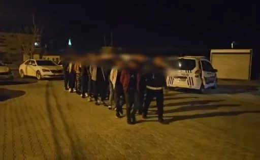Konya&rsquo;da g&ouml;&ccedil;men ka&ccedil;ak&ccedil;ılığı operasyonu: 3 tutuklama
