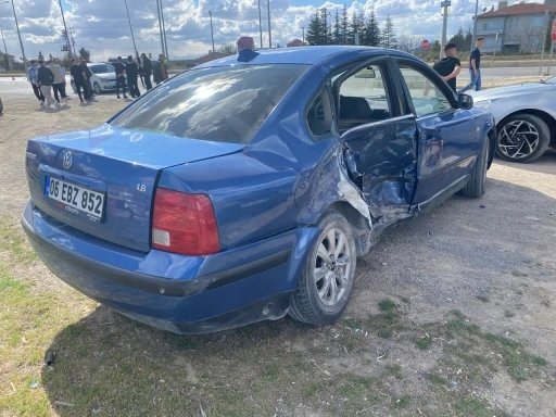 Konya’da iki otomobil çarpıştı: 6 yaralı
