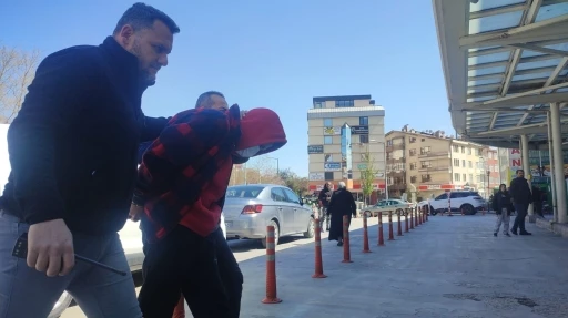 Konya’da kadın hastalarla ilgili yorumlar yapan doktorlar adliyeye sevk edildi
