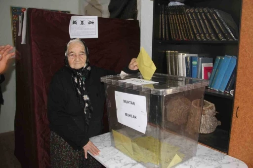 Konya’da mahalle sakinleri muhtarlarını seçmek için sandık başına gitti
