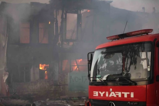 Konya’da metruk binada yangın
