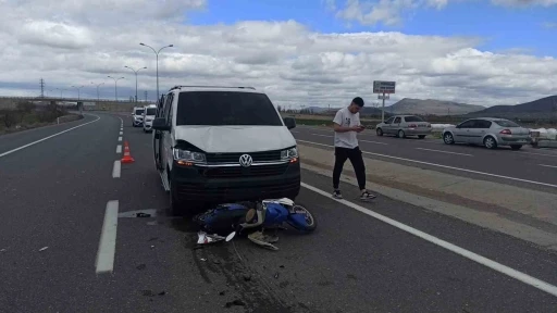 Konya’da minibüs ile elektrikli bisiklet çarpıştı: 2 yaralı
