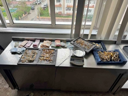 Konya&rsquo;da motosikletlerle kuyumcu soyan 4 ş&uuml;pheliden 2&rsquo;si yakalandı
