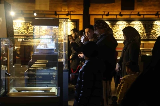 Konya&rsquo;da Mukaddes Emanetler sergisine yoğun ilgi
