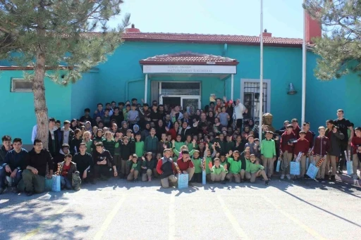 Konya&rsquo;da &ouml;ğrencilere bayram &ouml;ncesi bayram sevinci yaşattılar
