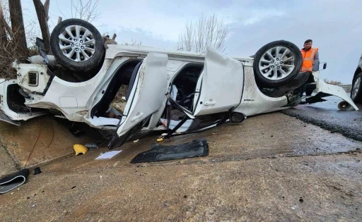 Konya’da otomobil ile hafif ticari araç çarpıştı: 3 yaralı
