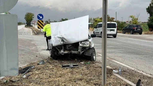 Konya&rsquo;da otomobiller &ccedil;arpıştı: 1&rsquo;i ağır 5 yaralı
