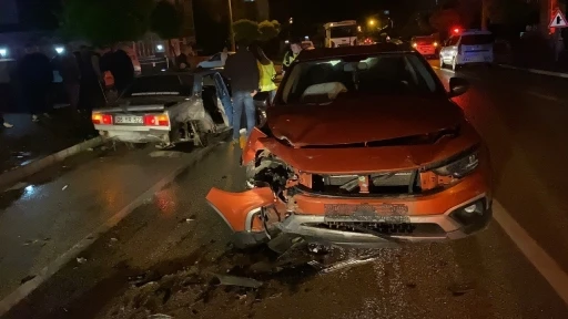 Konya’da otomobiller çarpıştı: 2 yaralı

