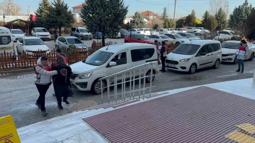 Konya&rsquo;da petrol soygununa karışan ş&uuml;phelilerden 2&rsquo;si tutuklandı

