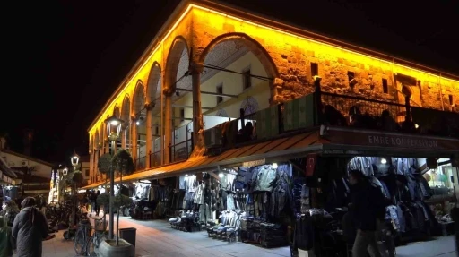 Konya&rsquo;da Ramazan ayının son teravihinde camiler doldu
