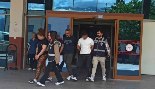 Konya&rsquo;da sahte altın satan ş&uuml;pheliler yakalandı
