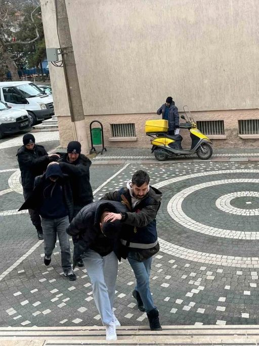 Konya&rsquo;da sahte bahis dolandırıcılığı operasyonu: 2 tutuklama
