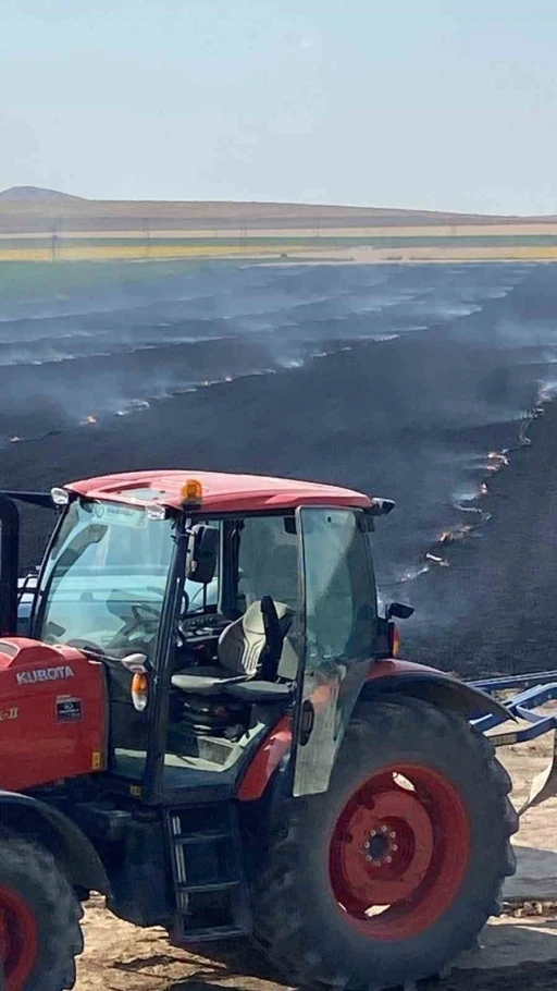 Konya&rsquo;da tarla yangını: 500 dekar ekili alan k&uuml;l oldu
