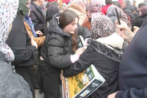 Konya&rsquo;da ucuz televizyon izdihamı
