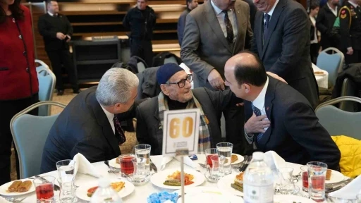 Konya&rsquo;daki şehit aileleri, gaziler ve gazi yakınları &rsquo;B&uuml;y&uuml;k Aile Sofrası&rsquo;nda buluştu
