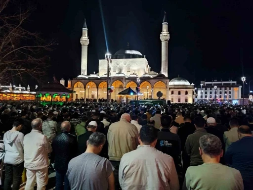 Konya şehir merkezinde 40 camide hatimle teravih namazı kılınacak
