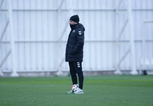 Konyaspor, Fatih Karag&uuml;mr&uuml;k ma&ccedil;ı hazırlıklarını s&uuml;rd&uuml;rd&uuml;
