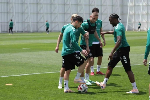 Konyaspor, Trabzonspor ma&ccedil;ı hazırlıklarını s&uuml;rd&uuml;rd&uuml;
