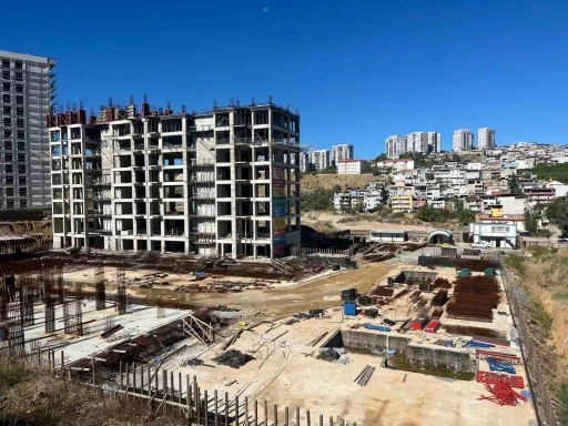 Kooperatif mağdurları: "Anası ağlayan bir &rsquo;model&rsquo; değildir, umudunu ve geleceğini bu projelere bağlayan binlerce kooperatif &uuml;yesidir"
