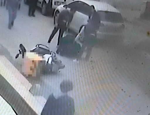 Motokurye Köpeklerden Kaçarken Kaza Yaptı