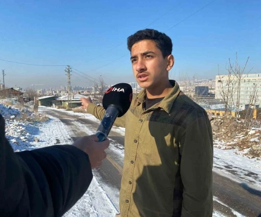 K&ouml;peklerin saldırısına uğrayan &ccedil;ocuğu kurtaran komşu: "10 saniye daha ge&ccedil; kalsaydım &ccedil;ocuğun anca par&ccedil;alarını bulabilirlerdi"
