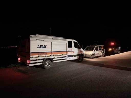 Köprüden çaya uçan otomobilde 4 kişi yaralandı
