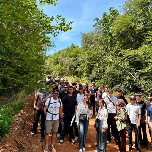 K&ouml;rfez&rsquo;de gen&ccedil;ler doğa y&uuml;r&uuml;y&uuml;ş&uuml;nde buluştu
