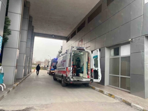 Körfez’de tavuk döner yiyen 52 kişi hastanelik oldu
