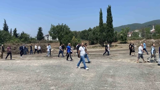 K&ouml;rfez&rsquo;deki tır parkı gerginliğine "Akıl tutulmasıdır" a&ccedil;ıklaması
